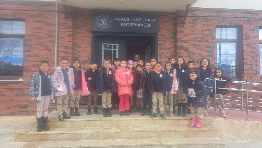 Atatürk İlkokulu Öğrencileri, Kütüphane Haftası Etkinliğinde Almus İlçe Halk Kütüphanesini Ziyaret Etti.