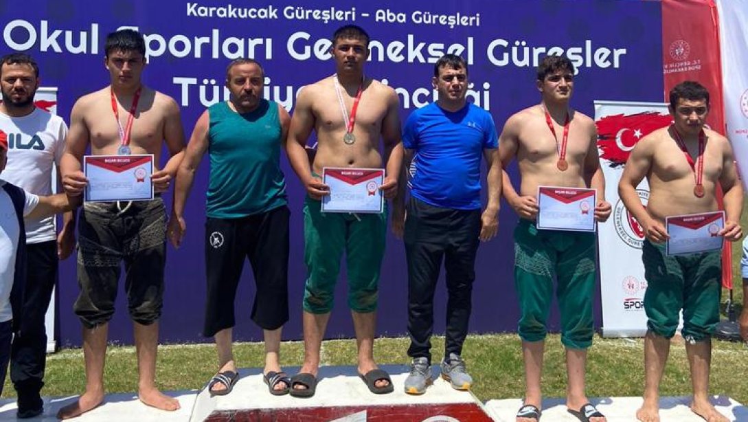Almus Çok Programlı Lisesi Öğrencimiz Osman Karaca, 100 kg' da Okul Sporları Karakucak Türkiye Şampiyonu Olmuştur.