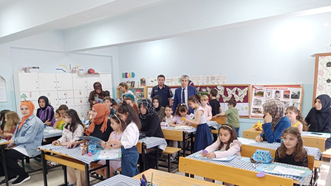 İlçe Milli Eğitim Müdürü Sayın Nuri YILDIZ; Almus Atatürk İlkokulu Öğrencilerimizin Karne Heyecanına Ortak Oldu. 