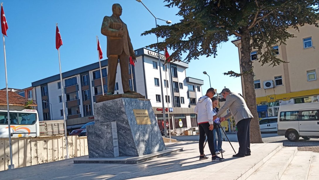 2023-2024 Eğitim Öğretim Yılı 'İlköğretim Haftası' Münasebetiyle Hükümet Konağı Atatürk Anıtı Önünde Çelenk Sunma Töreni Düzenlendi.