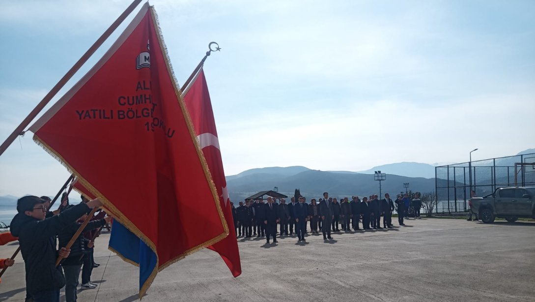 18 Mart Şehitleri Anma Günü ve Çanakkale Deniz Zaferi'nin 109. Yıl Dönümü Dolayısıyla Çelenk Sunma Töreni Yapıldı...